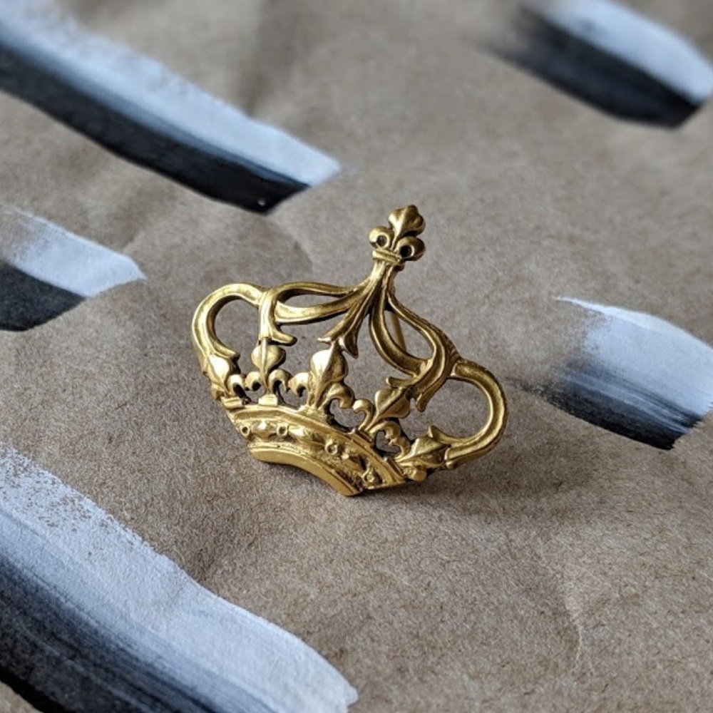 Vintage Metropolitan Museum of Art Royal Crown Pin